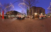 Der G�ttingener Weihnachtsmarkt vor der St. Johanniskirche - Johannisstra�e